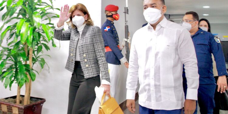 Vicepresidenta sale hacia España para agotar agenda de trabajo