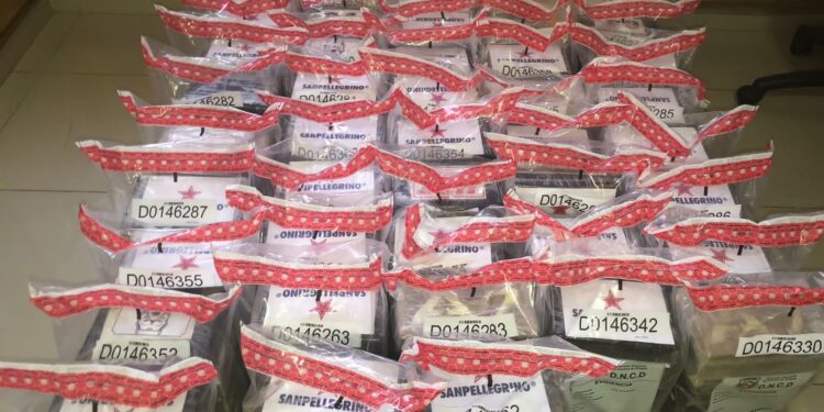Ocupan 97 paquetes presumiblemente cocaína en Lucerna SDE