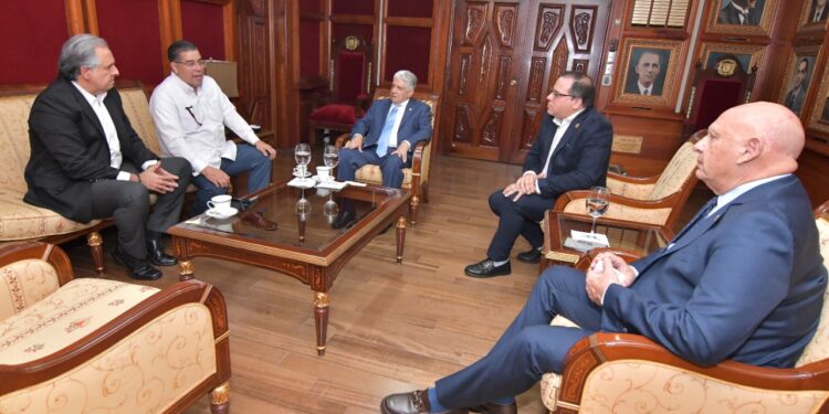 Presidente del Senado recibe a miembros Cámara Representantes de Puerto Rico