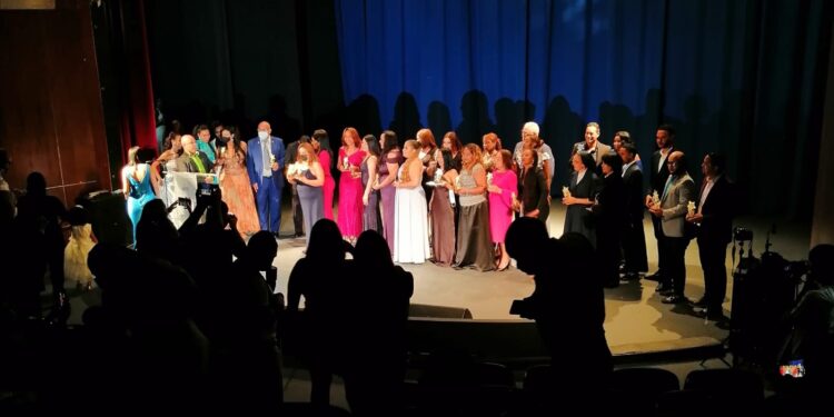 Círculo de emprendedores “Crecer” premia mujeres y hombres decididos más destacados del 2021 en sexta gala
