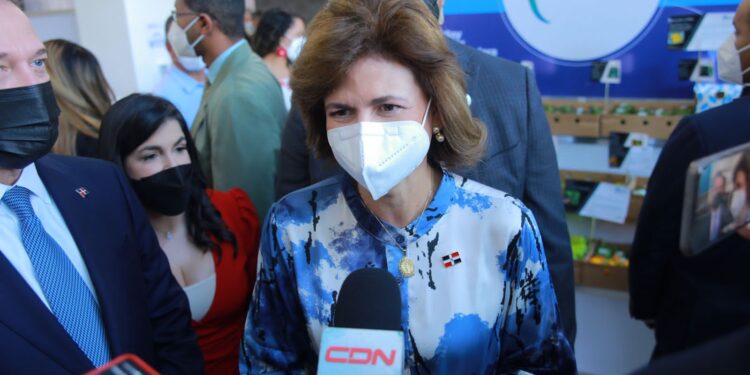 Raquel Peña revela faltan 438 mil  personas por vacunarse para completar el 70%