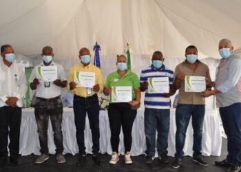 OMSA reconoce a 50 de sus conductores en el Día Nacional del Chofer