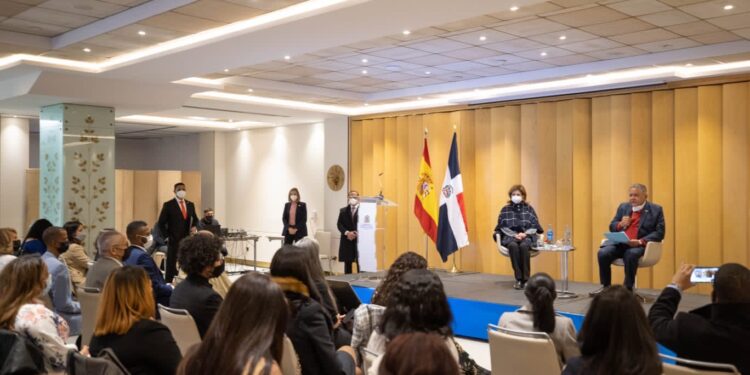 Vicepresidenta anuncia beneficios a dominicanos en España; continúa su agenda en Qatar