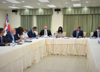 Comisión Hacienda de Senado analiza proyectos de leyes remitidos por el Poder Ejecutivo