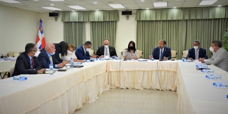 Comisión Hacienda de Senado analiza proyectos de leyes remitidos por el Poder Ejecutivo