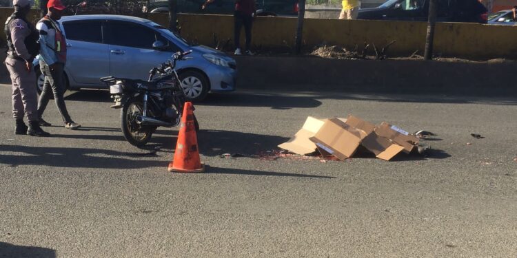 Autobus atropella hombre en kilómetro 17 Autopista Duarte