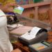 Investigación Gabinete Política Social facilita allanamientos a comercios en varias provincias por estafas a programas sociales
