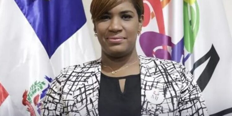 Destituyen  Ministra de la Juventud por presuntas anomalías