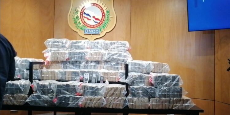 Incautan 330 paquetes presumiblemente cocaína en costas de Azua  