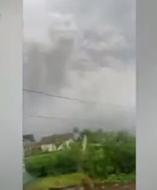 Al menos un muerto y decenas de heridos por erupción del volcán Semeru en Indonesia