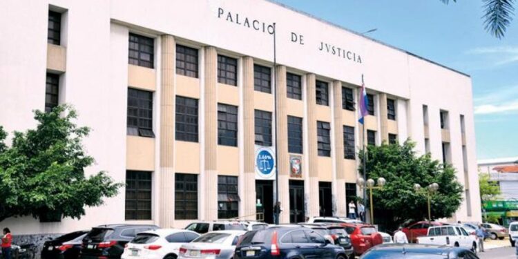Fiscalía DN obtiene condenas contra dos hombres que robaron en una residencia del Simón Bolívar