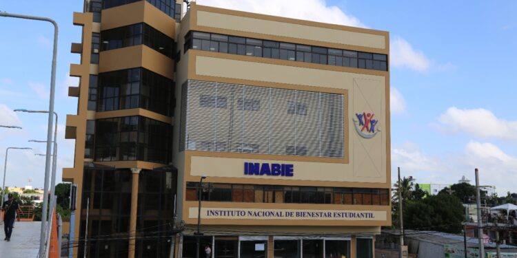 INABIE garantiza respuesta efectiva a quejas suplidores almuerzo escolar