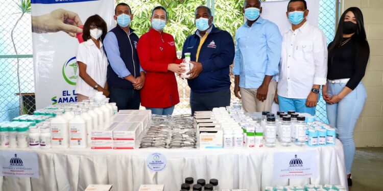 Gabinete de Política Social entrega otros 20 millones de pesos en medicamentos a centros médicos en Santiago