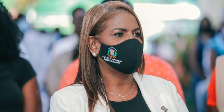 Diputada Margarita Tejeda exhorta a los padres confiar en vacunación a niños entre 5 y 11 años