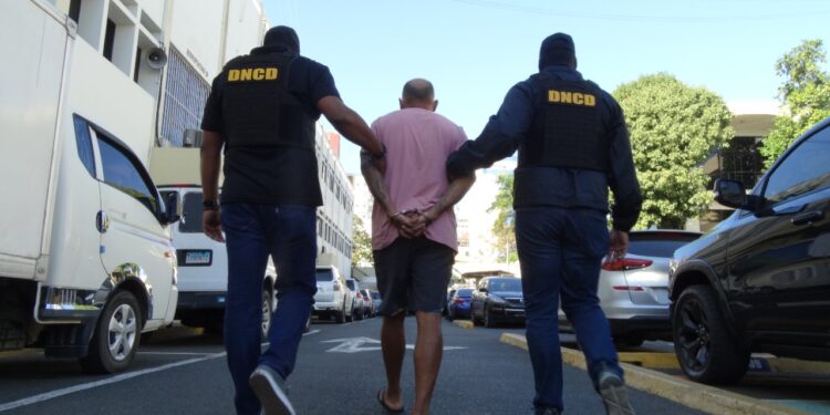 Capturan extrangero buscado por alijo de 897 paquetes de Cocaína decomisados en Peravia