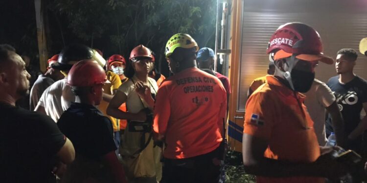 Un muerto dejan inundaciones repentinas en sectores de Santiago
