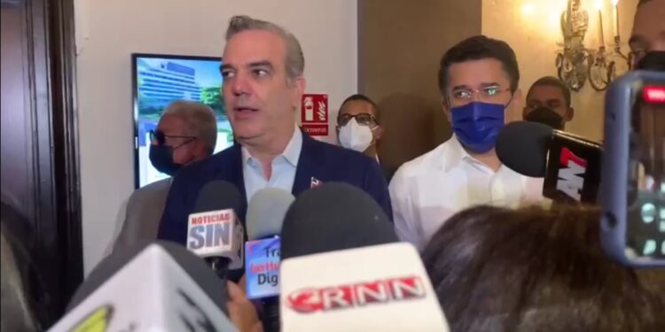 Presidente Abinader ve imposible volver al confinamiento