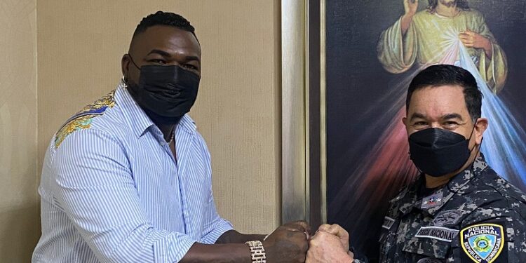 Leyenda de beisbol David Ortiz resalta Policía Nacional para mantener el orden
