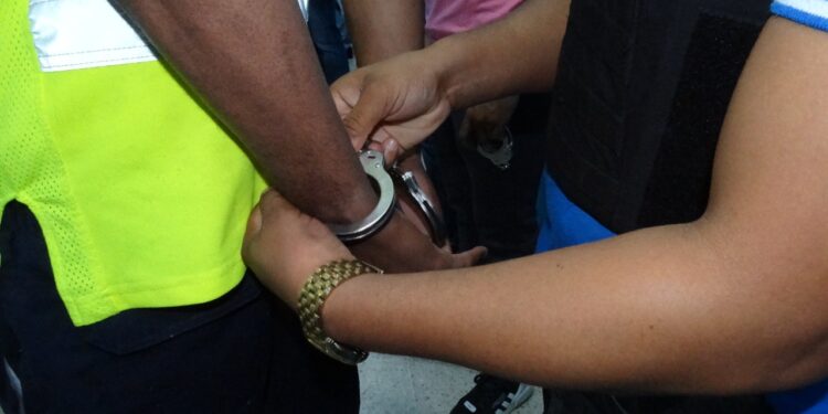 Cinco detenidos por alijo de 242 paquetes de cocaína decomisados en Puerto Caucedo