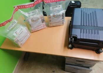 Detienen nacional Belga y le ocupan 14 paquetes presumiblemente cocaína en Aeropuerto PC