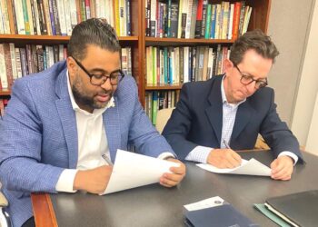Senador Franklin Rodríguez firma acuerdo educativo con George Washington University