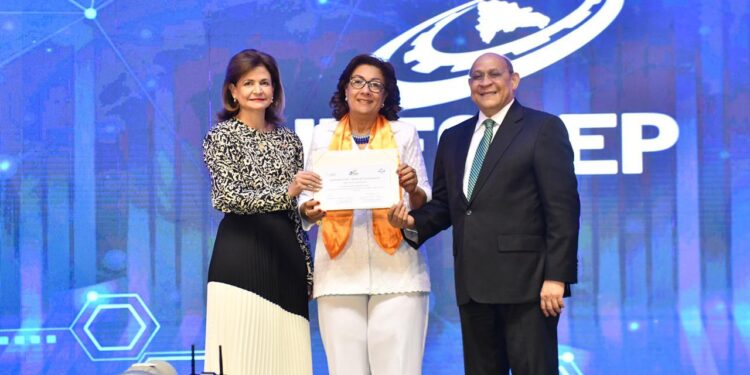 INFOTEP analiza en seminario internacional nuevo modelo de desarrollo para preparar docentes del futuro