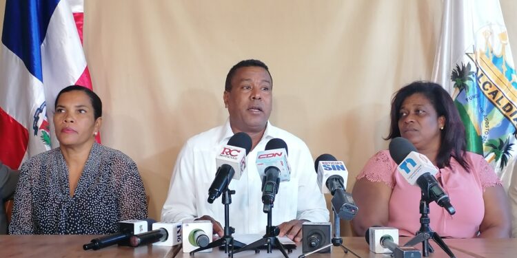 Alcalde Pedro Brand denuncia presidente Sala Capitular lo amenaza de muerte