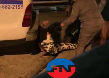 Agentes PN arrastran comunicadora y dos personas más en la San Vicente tras incidente no esclarecido