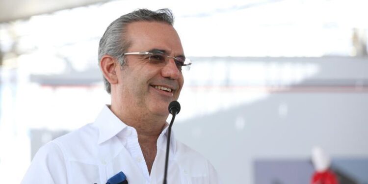 Presidente Abinader viaja este martes a Argentina y Chile