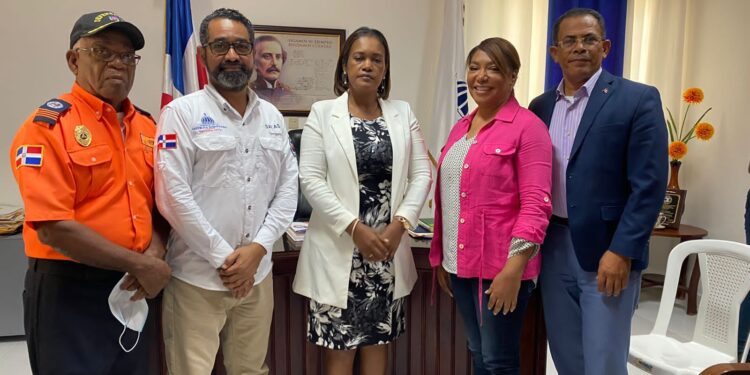 Defensa Civil, gobernadora de El Seibo y Fundación Fernández coordinan acogida de ucranianos