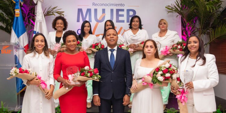 Edesur reconoce a 10 mujeres, entre ellas, Edith Febles y Marileidy Paulino
