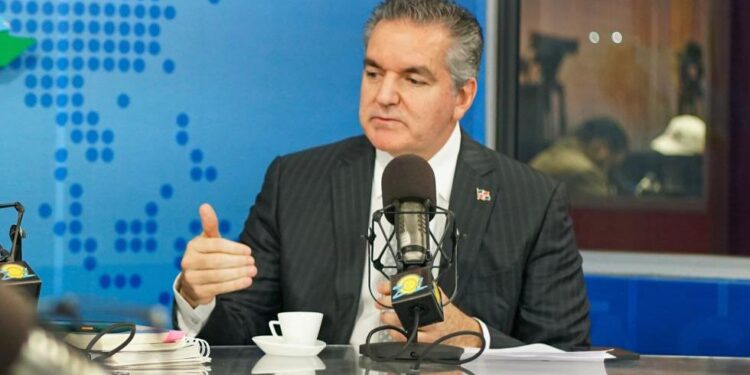 Neney Cabrera resalta buen desempeño económico del Gobierno pese a crisis económica mundial