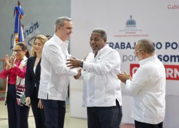 Gobierno inicia entrega tarjetas Supérate a nuevos beneficiarios programas sociales