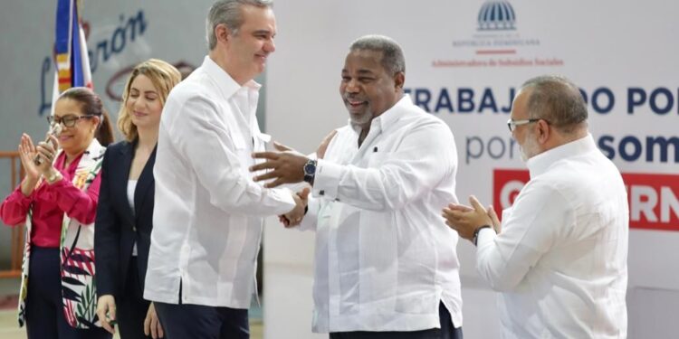 Gobierno inicia entrega tarjetas Supérate a nuevos beneficiarios programas sociales