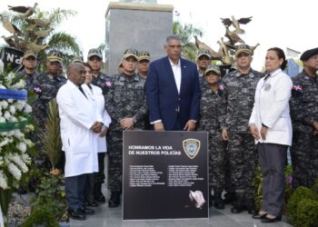 Policía rinde homenaje póstumo a 20 agentes caídos víctimas del Covid-19 desde inicio dem confinamiento