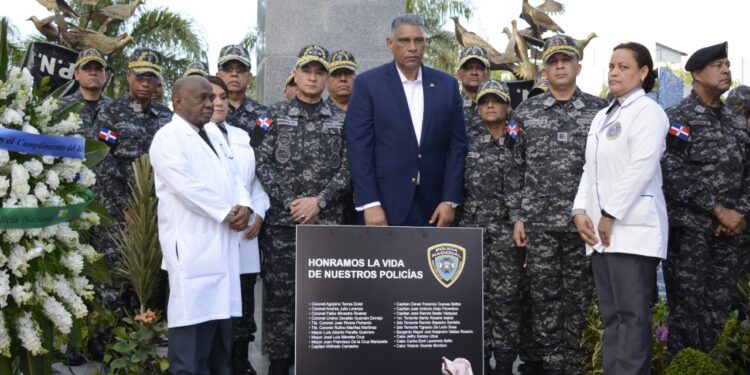 Policía rinde homenaje póstumo a 20 agentes caídos víctimas del Covid-19 desde inicio dem confinamiento