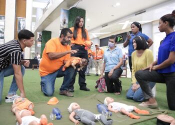 Defensa Civil imparte instrucciones sobre  primeros auxilios básicos a través de campaña “Aprendiendo a Salvar Vidas”