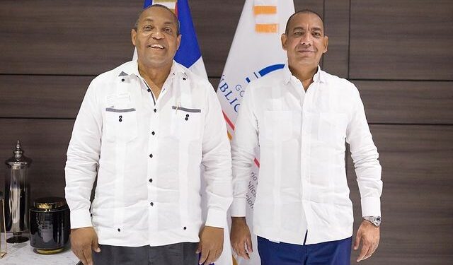 Alcalde José Andújar se reúne con ministro Obras Públicas y abordan  Plan de Asfaltado para el municipio