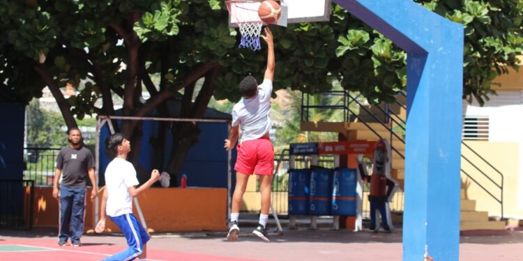 Continúan con éxito  intramuros deportivos y recreativos organizados por el INEFI