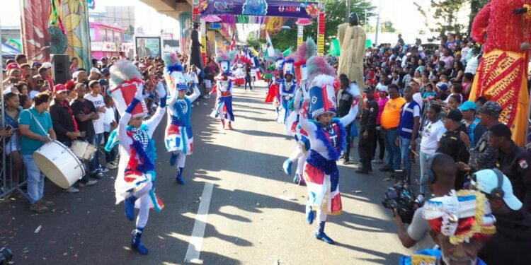 ASDN celebra su tradicional carnaval con desfile de 76 comparsas