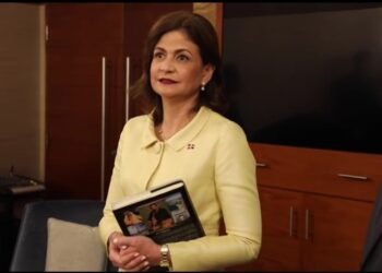 Vicepresidenta sostiene encuentro con diáspora dominicana en Dubái