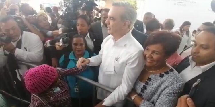 Presidente Abinader advierte cárcel para tumbadores de programas sociales  “Supérate”