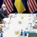 Biden se reúne en Varsovia con los ministros ucranios de Exteriores y Defensa en su tercer día en Europa