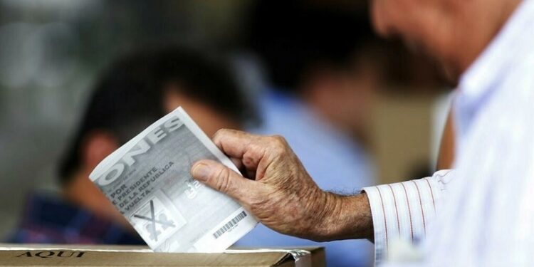 Colombia elige en las urnas un nuevo Congreso y candidatos presidenciales