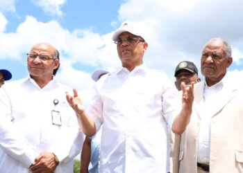 Gobierno inicia proceso de titulación de terrenos en 17 sectores municipio Consuelo  SPM