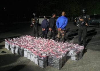 Arrestan a tres personas y ocupan  810 paquetes presumiblemente Cocaína en SPM