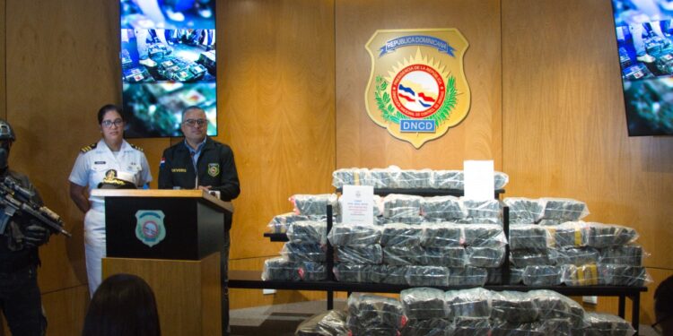 Arrestan dos y ocupan otros 409 paquetes presumiblemente cocaína en SDE
