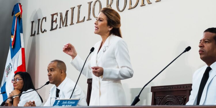Alcaldesa Carolina Mejía: regeneración urbana de Santo Domingo avanza