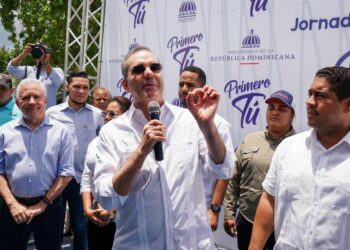 Abinader reitera el Gobierno trabaja para mejorar las condiciones de pobreza y calidad de vida de la gente