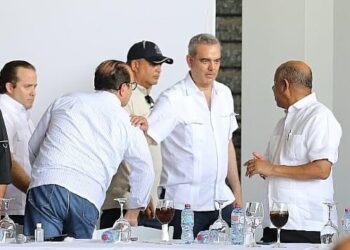 Director IAD participa junto al presidente Abinader en reunión con líderes comunitarios de Santo Domingo Oeste